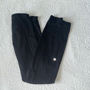 Lululemon Leggings, pockets included. Size 6/ 28”